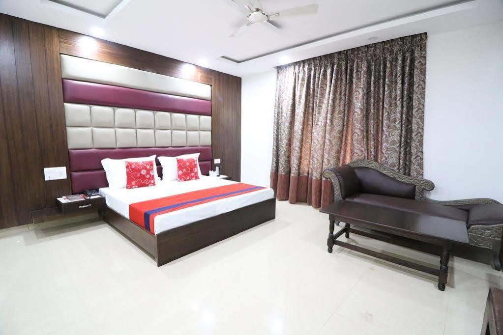 Hotel Ng Paradise Jagādhri 外观 照片
