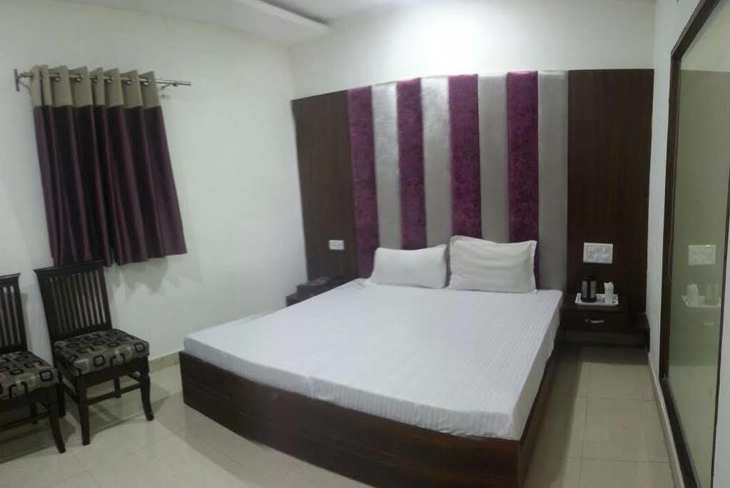 Hotel Ng Paradise Jagādhri 外观 照片