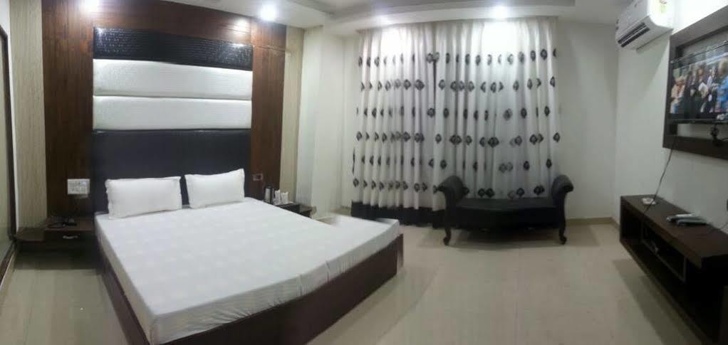 Hotel Ng Paradise Jagādhri 外观 照片