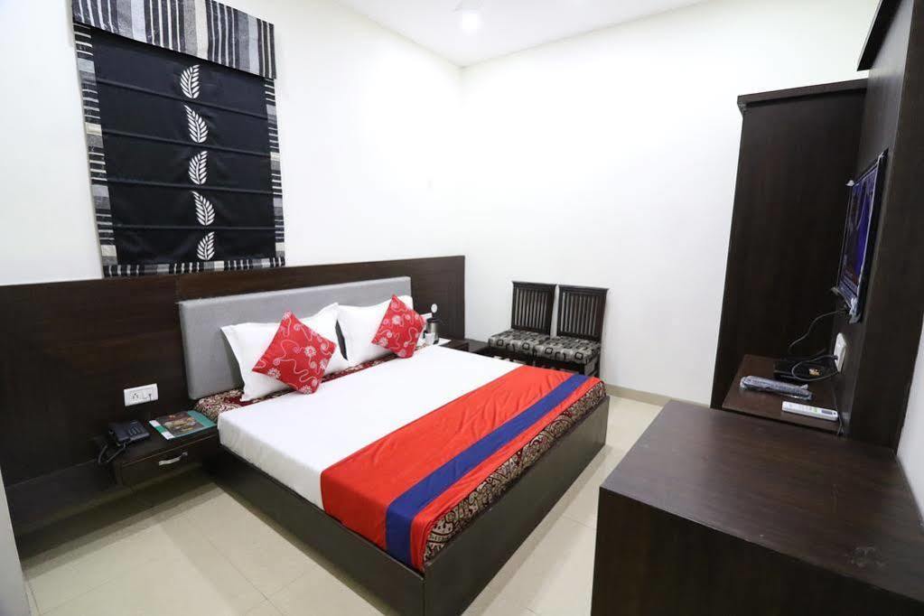 Hotel Ng Paradise Jagādhri 外观 照片