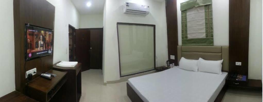 Hotel Ng Paradise Jagādhri 外观 照片