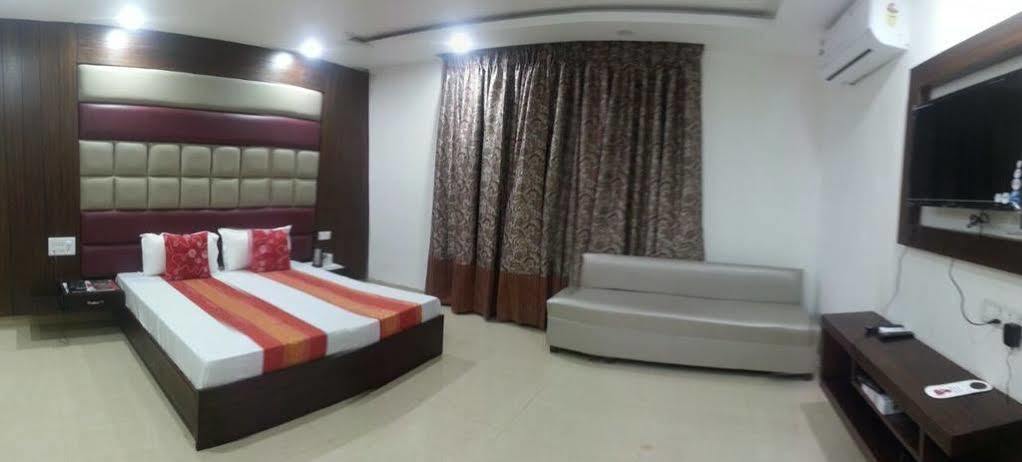 Hotel Ng Paradise Jagādhri 外观 照片